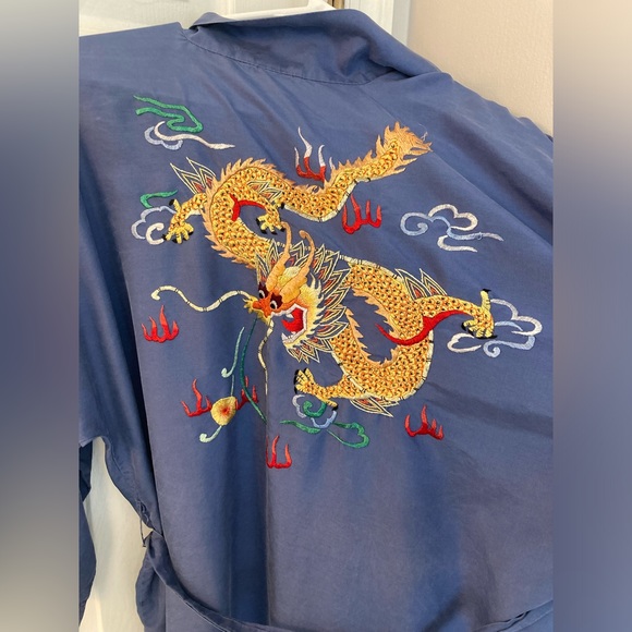 Vintage silk blue kimono robe with hand embroidered dragon and pocket designs M - Picture 5 of 6